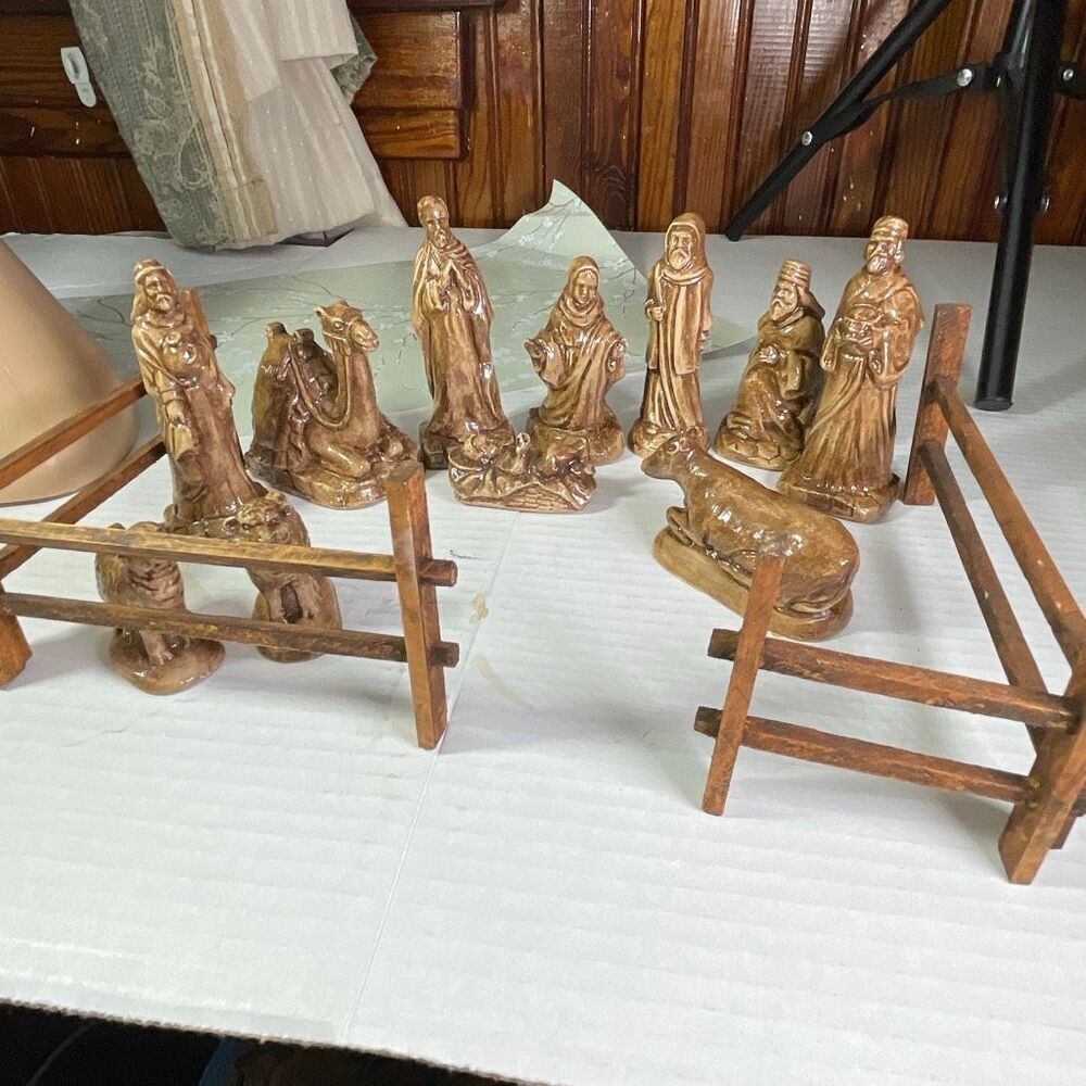 VTG 1973 Byron Mold Nativity Scene 12 pieces. Hand painted .